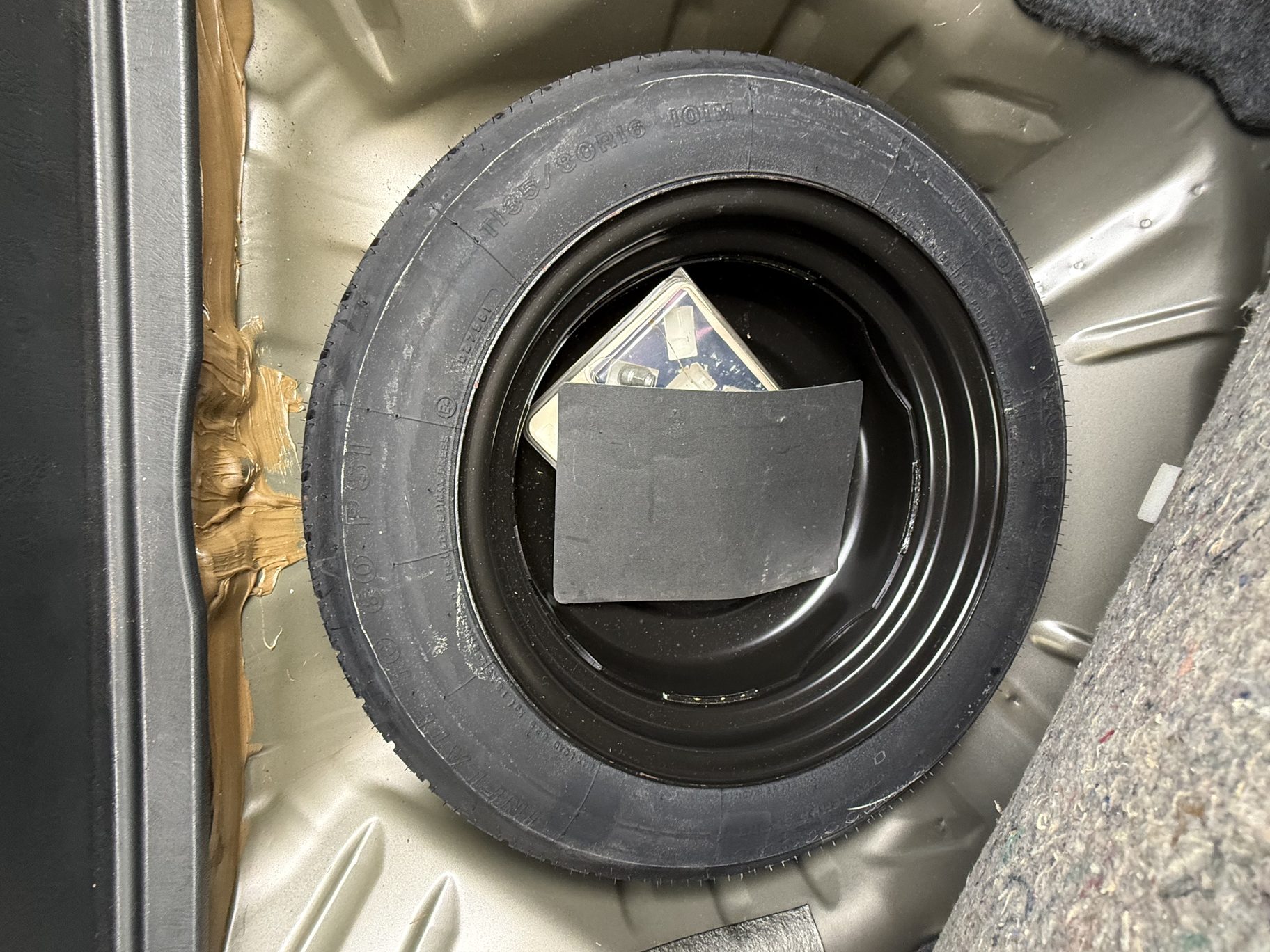 2003 Acura TL spare tire