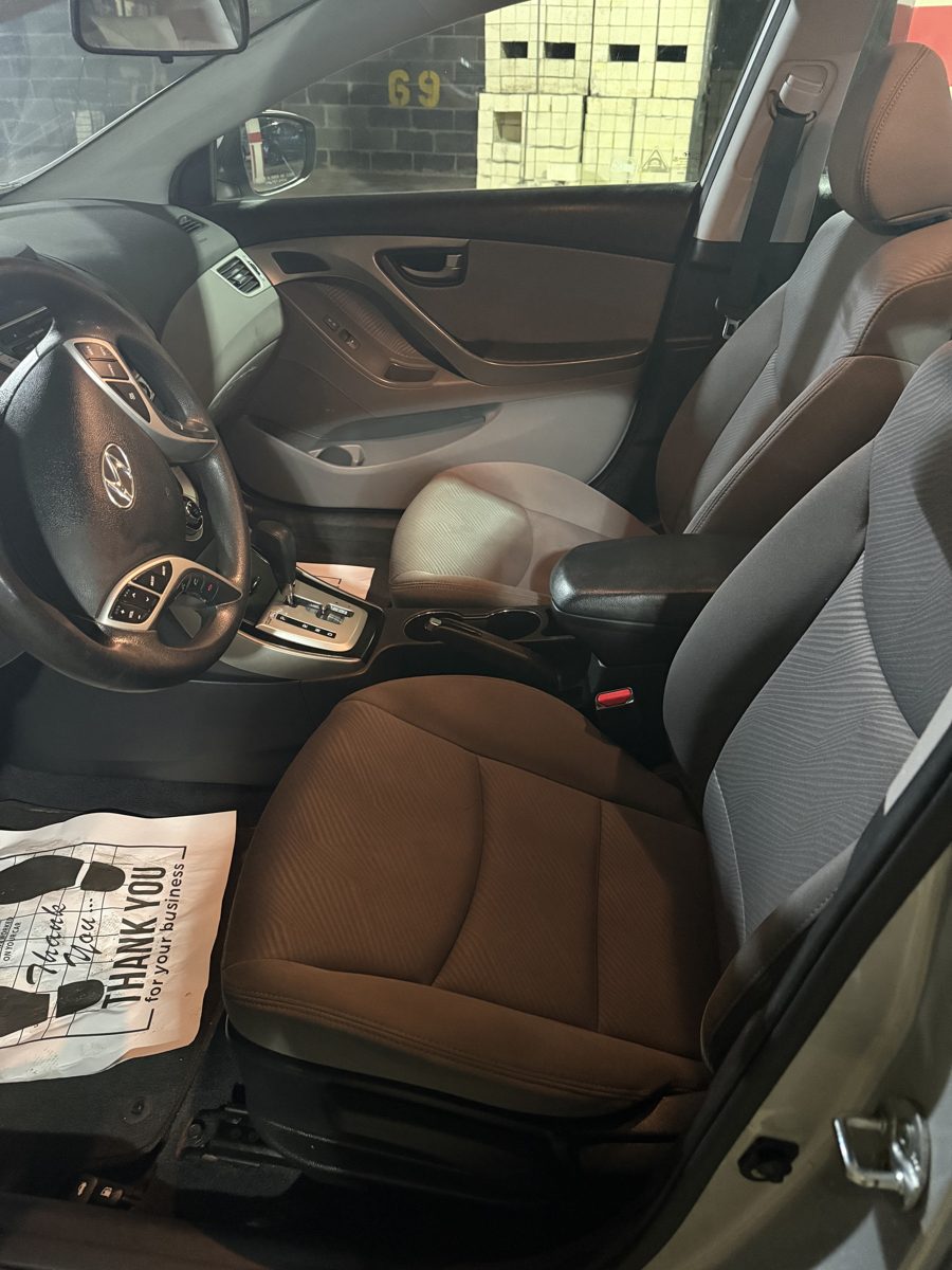 2012 Hyundai Elantra gray interior