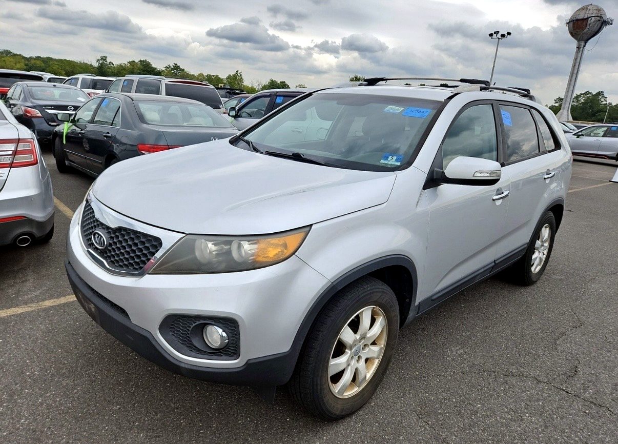 Silver 2012 Kia Sorento LX front angle
